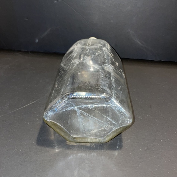 Gordon’s London Dry Gin Glass Liquor Bottle - Picture 6 of 8